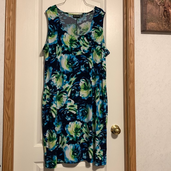 Sleeveless summer dress - Picture 1 of 3